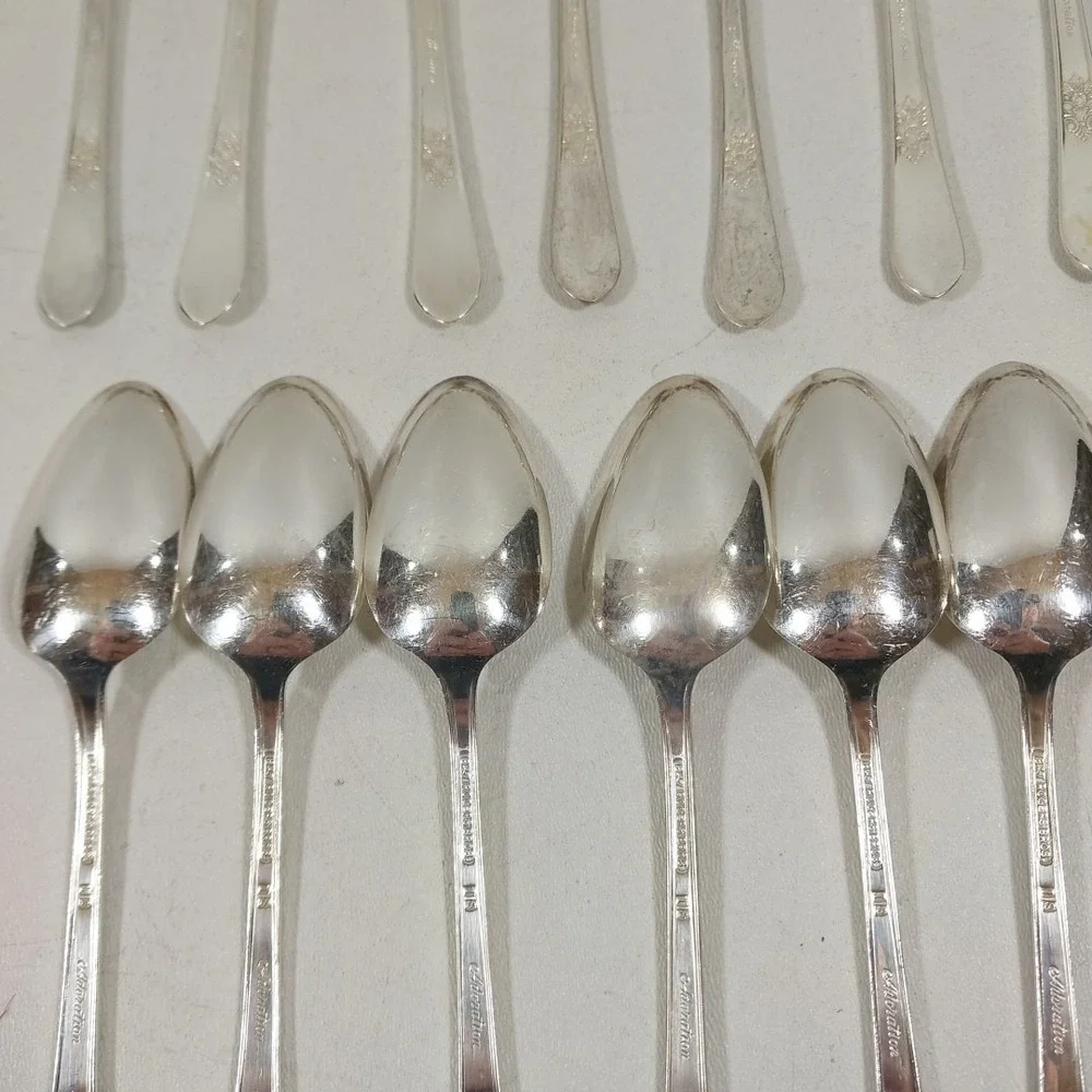 Adoration by 1847 Rogers Bros. IS 1930 Dessert Spoons Silverware flatware Set 16